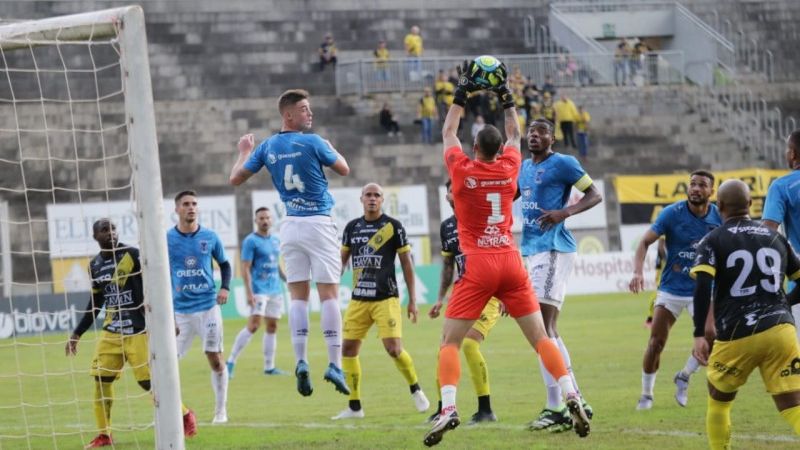 Azuriz vence e alcança o FC Cascavel em pontos Alerta Paraná